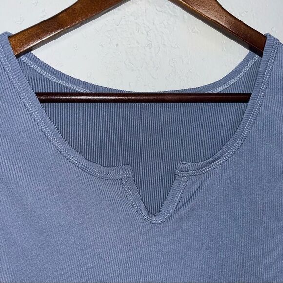 Blue Ribbed Cropped Tank Top - Picture 3 of 6